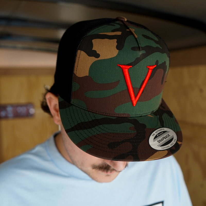 Staple Snapback - Camo/Red